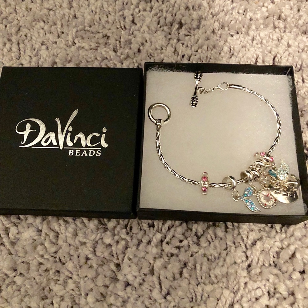 DaVinci charm bracelet